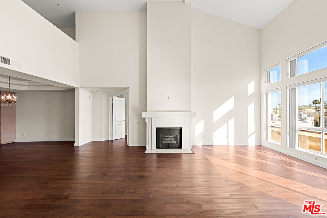 5224 Zelzah Ave Unit: 303