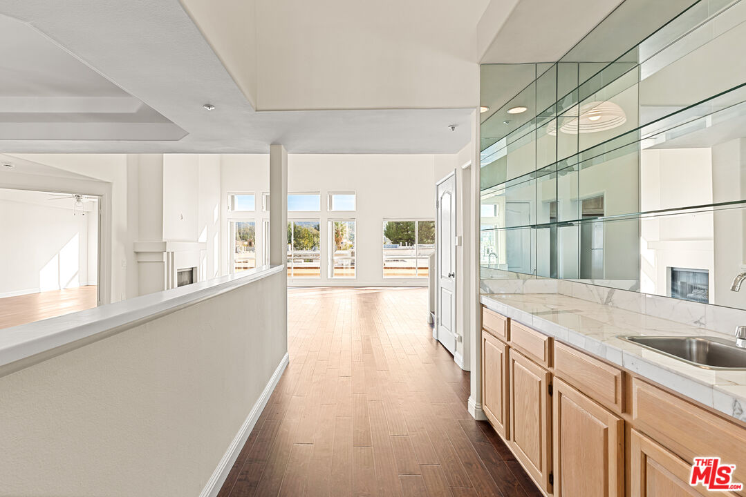 5224 Zelzah Ave Unit: 303