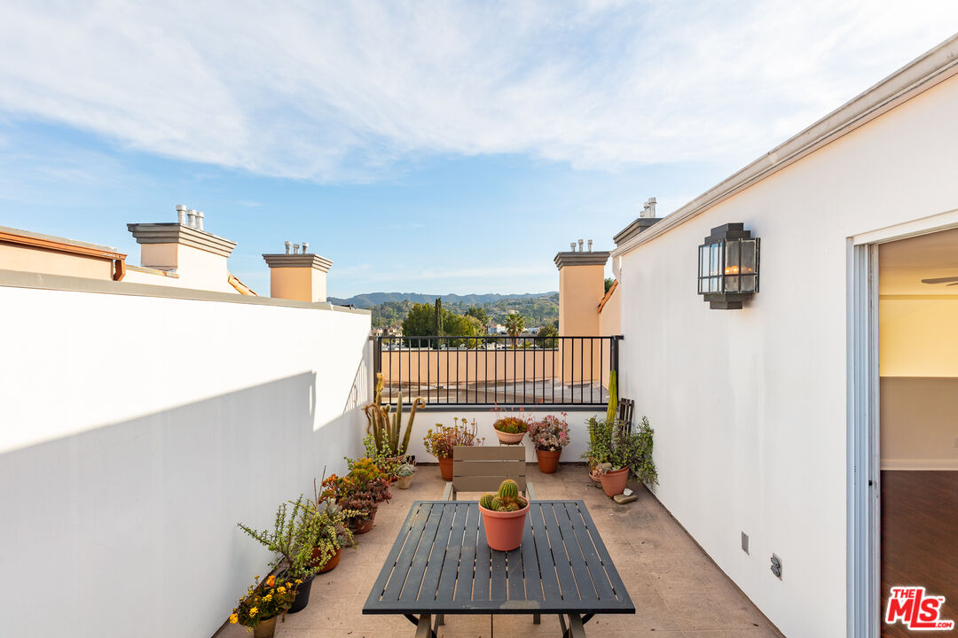 5224 Zelzah Ave Unit: 303