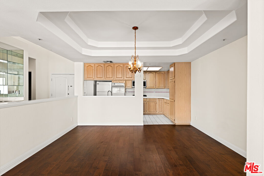 5224 Zelzah Ave Unit: 303