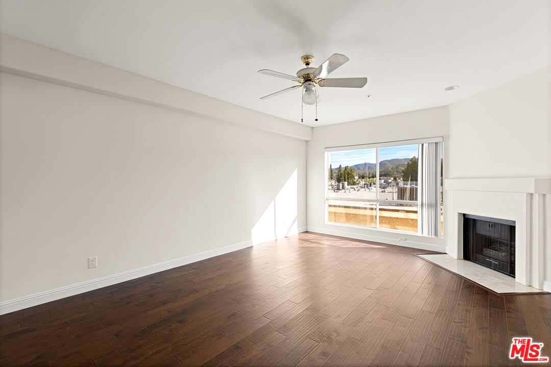 5224 Zelzah Ave Unit: 303