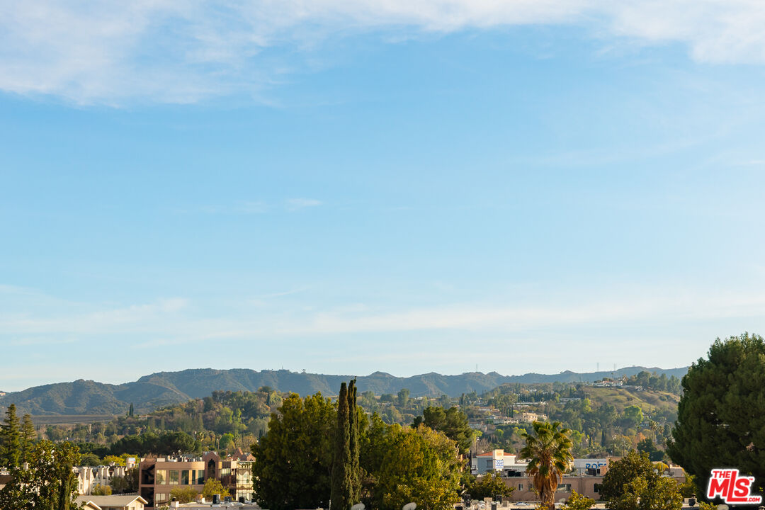 5224 Zelzah Ave Unit: 303