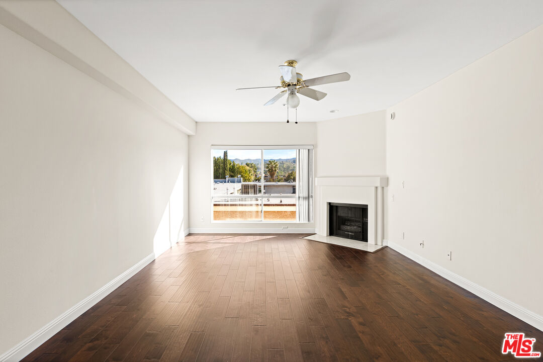 5224 Zelzah Ave Unit: 303