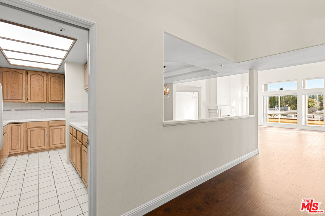 5224 Zelzah Ave Unit: 303