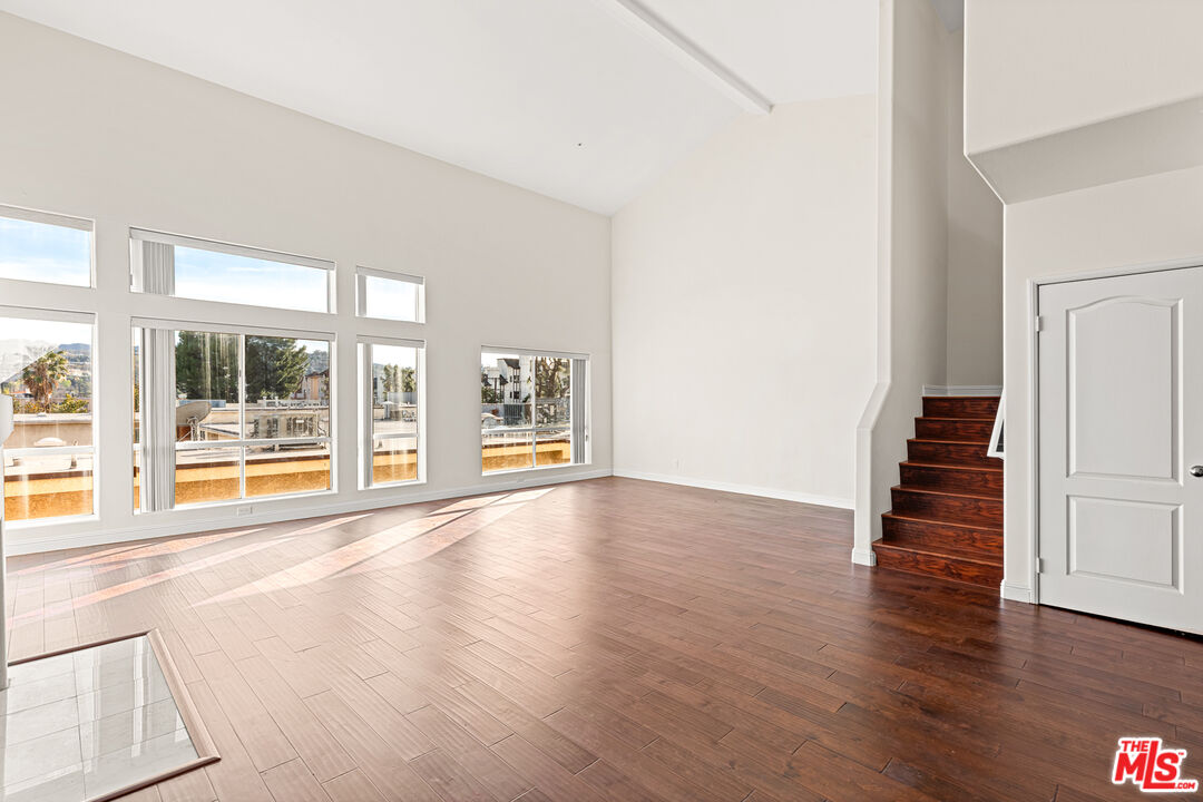 5224 Zelzah Ave Unit: 303