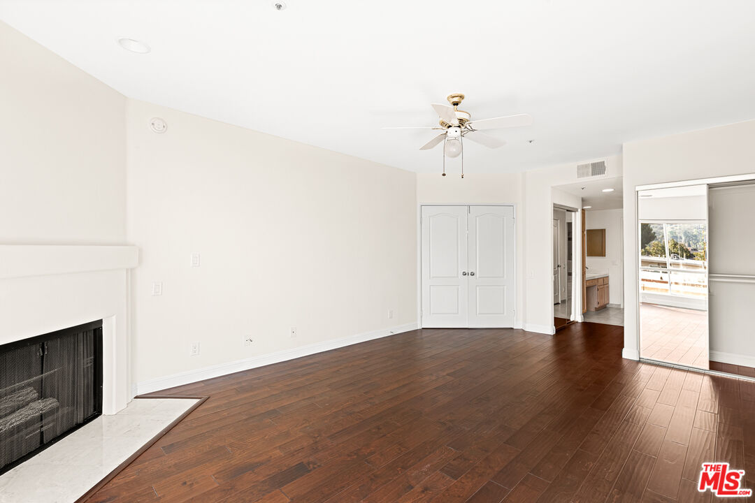 5224 Zelzah Ave Unit: 303