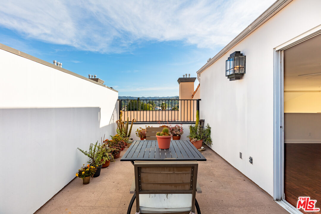 5224 Zelzah Ave Unit: 303