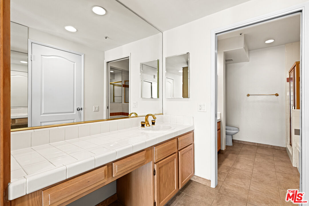 5224 Zelzah Ave Unit: 303