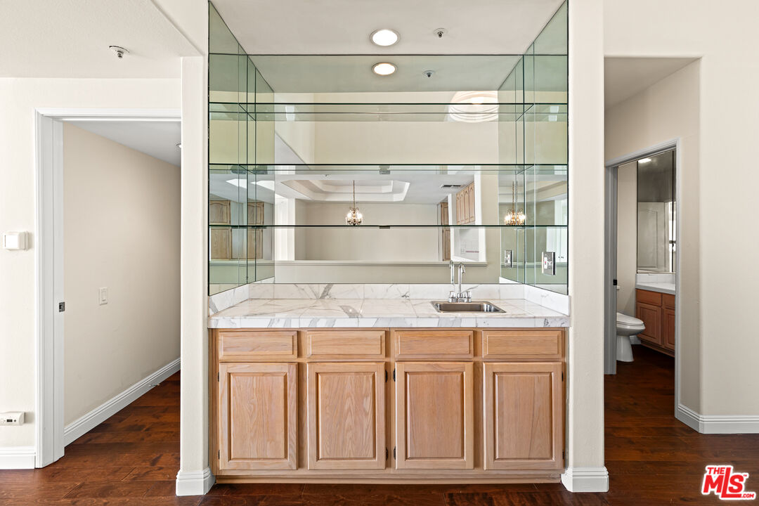 5224 Zelzah Ave Unit: 303