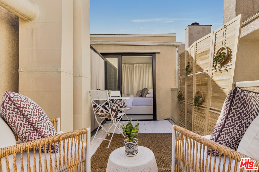 136 S Clark Dr Unit: 7