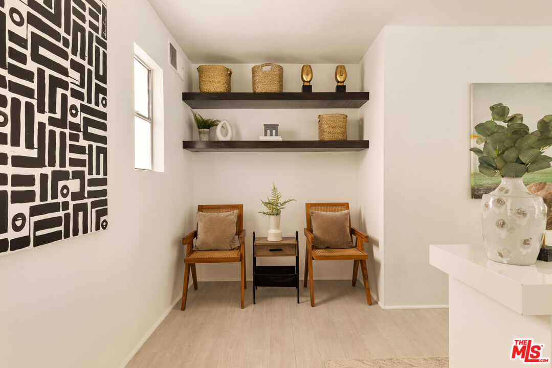 136 S Clark Dr Unit: 7