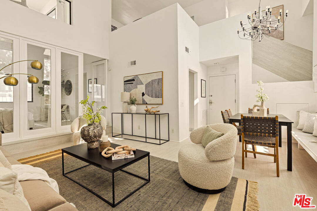 136 S Clark Dr Unit: 7