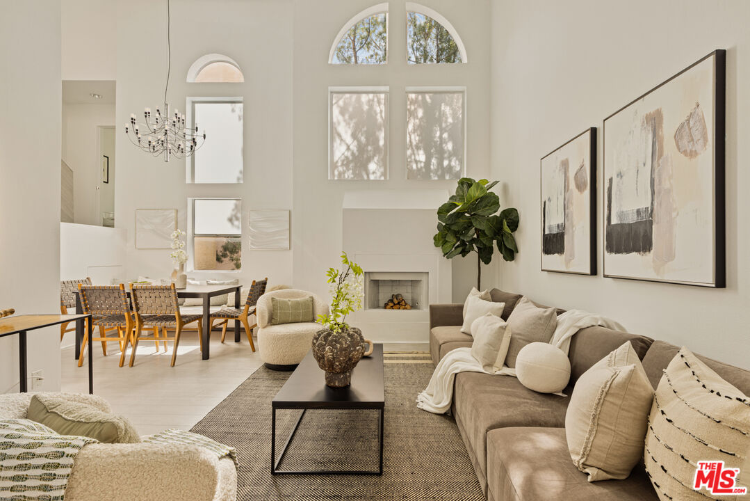 136 S Clark Dr Unit: 7