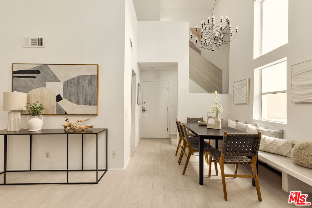 136 S Clark Dr Unit: 7