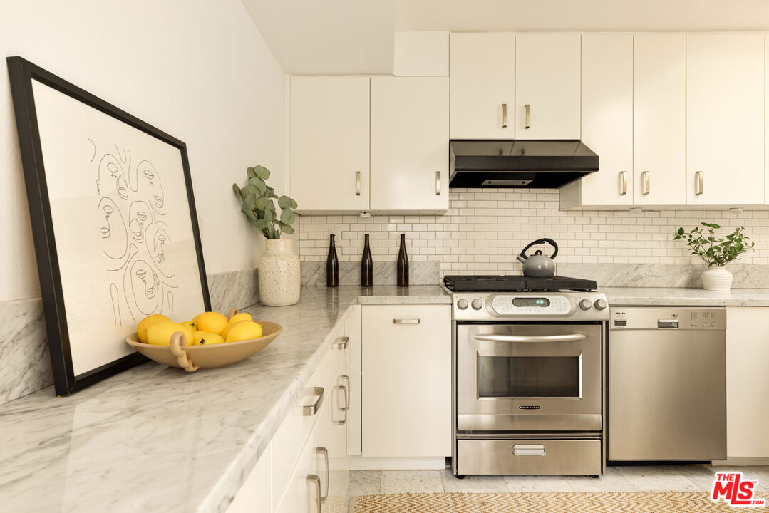 136 S Clark Dr Unit: 7