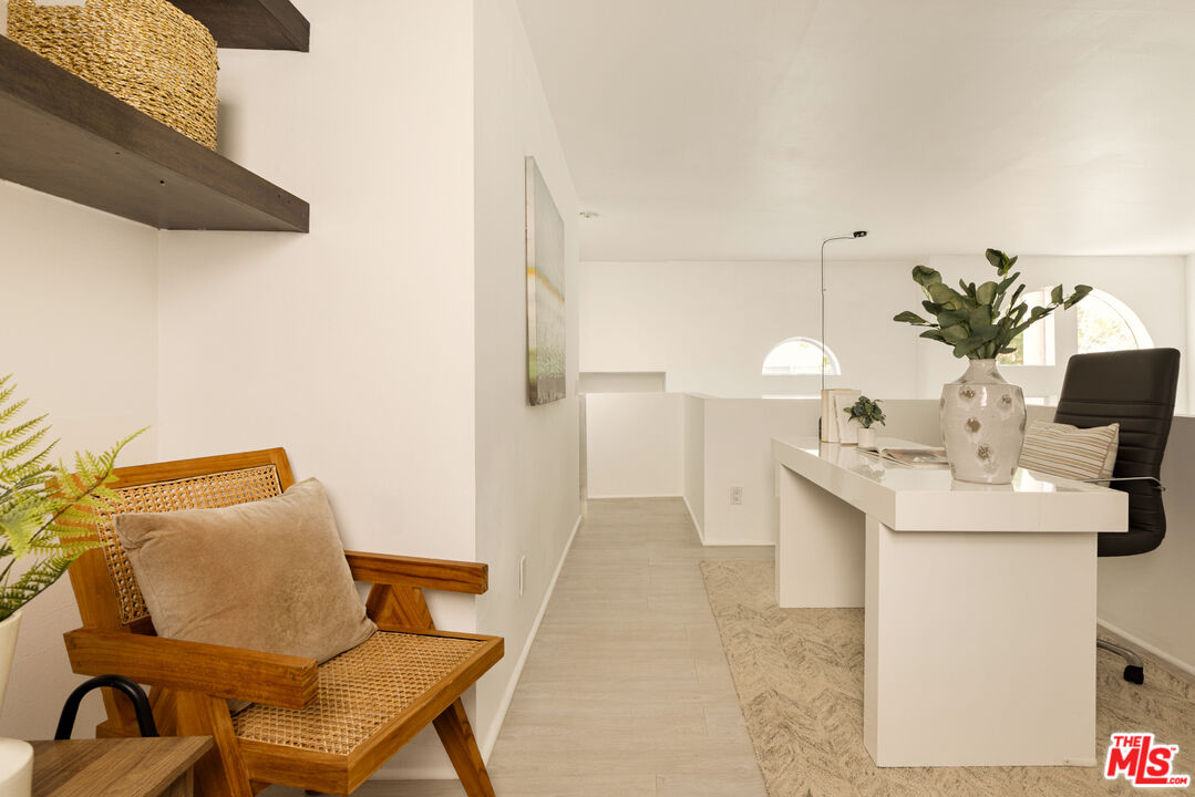 136 S Clark Dr Unit: 7