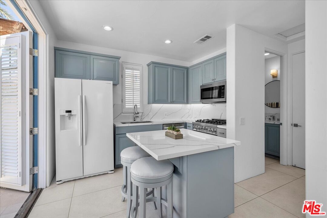 49464 Avenida Obregon