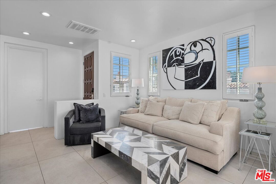 49464 Avenida Obregon