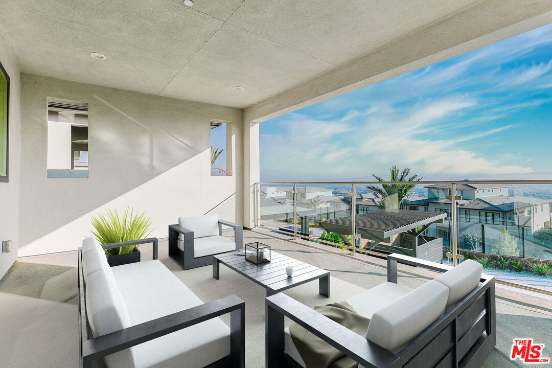 11811 N Greenwood Dr