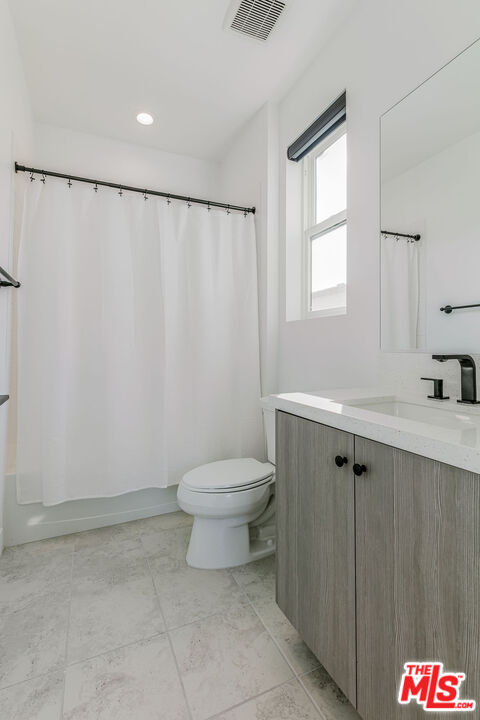 11811 N Greenwood Dr