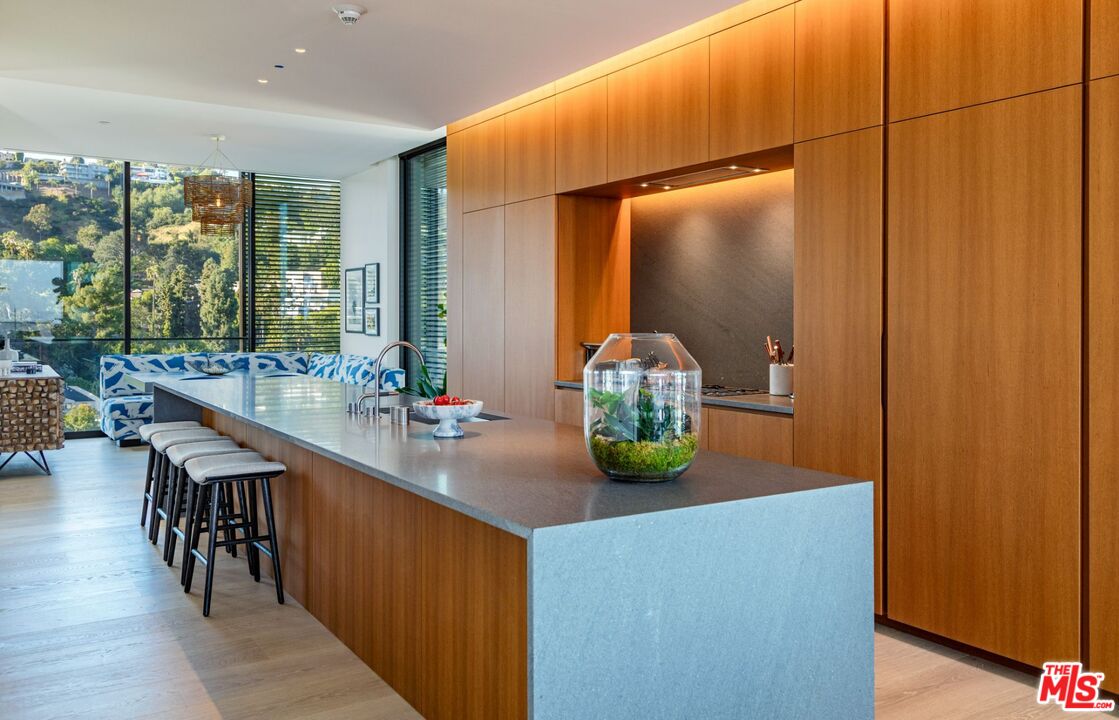 9040 W Sunset BLVD Unit: PHB