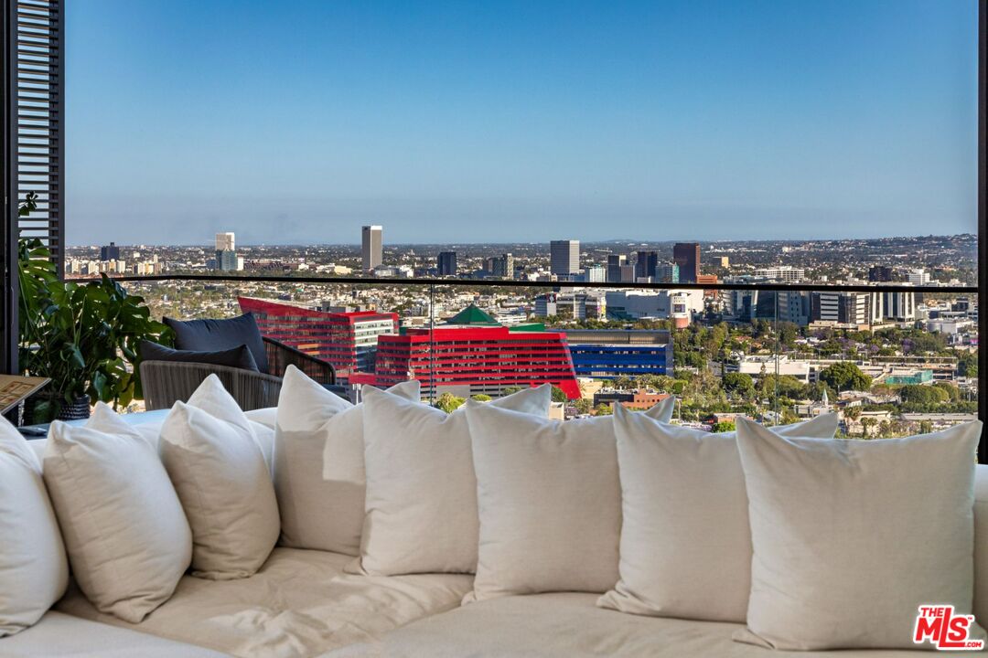 9040 W Sunset BLVD Unit: PHB