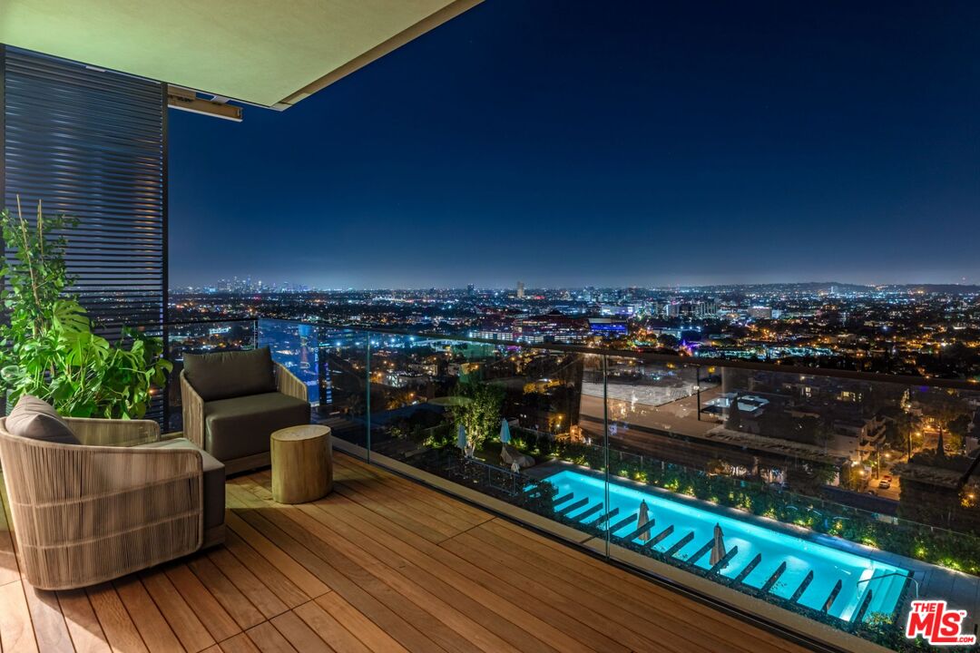 9040 W Sunset BLVD Unit: PHB