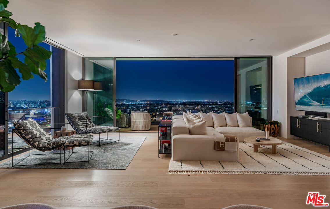 9040 W Sunset BLVD Unit: PHB