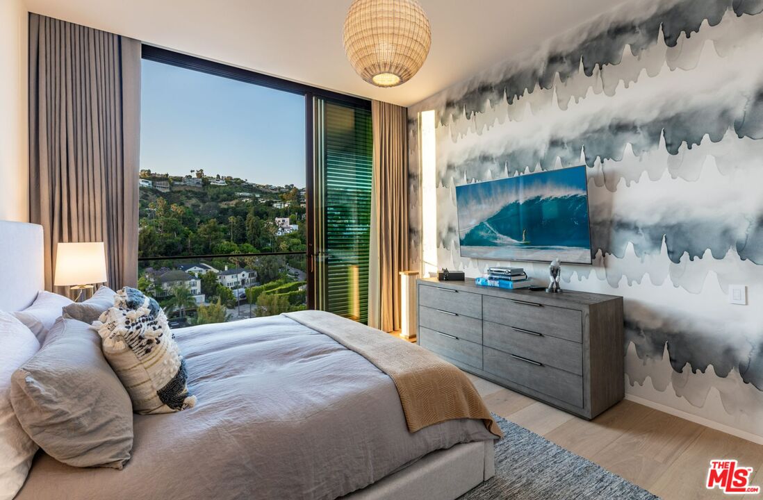 9040 W Sunset BLVD Unit: PHB
