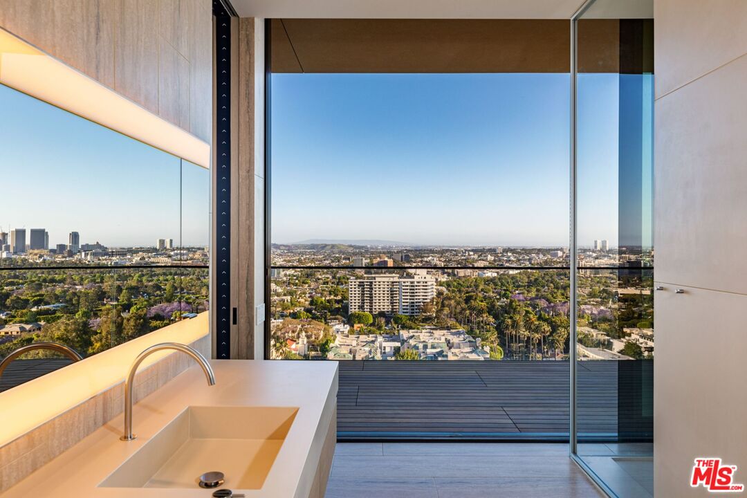 9040 W Sunset BLVD Unit: PHB