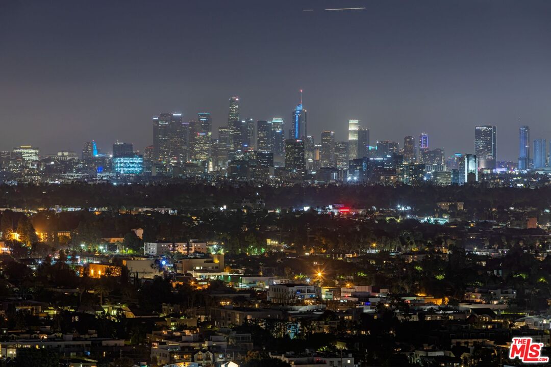 9040 W Sunset BLVD Unit: PHB