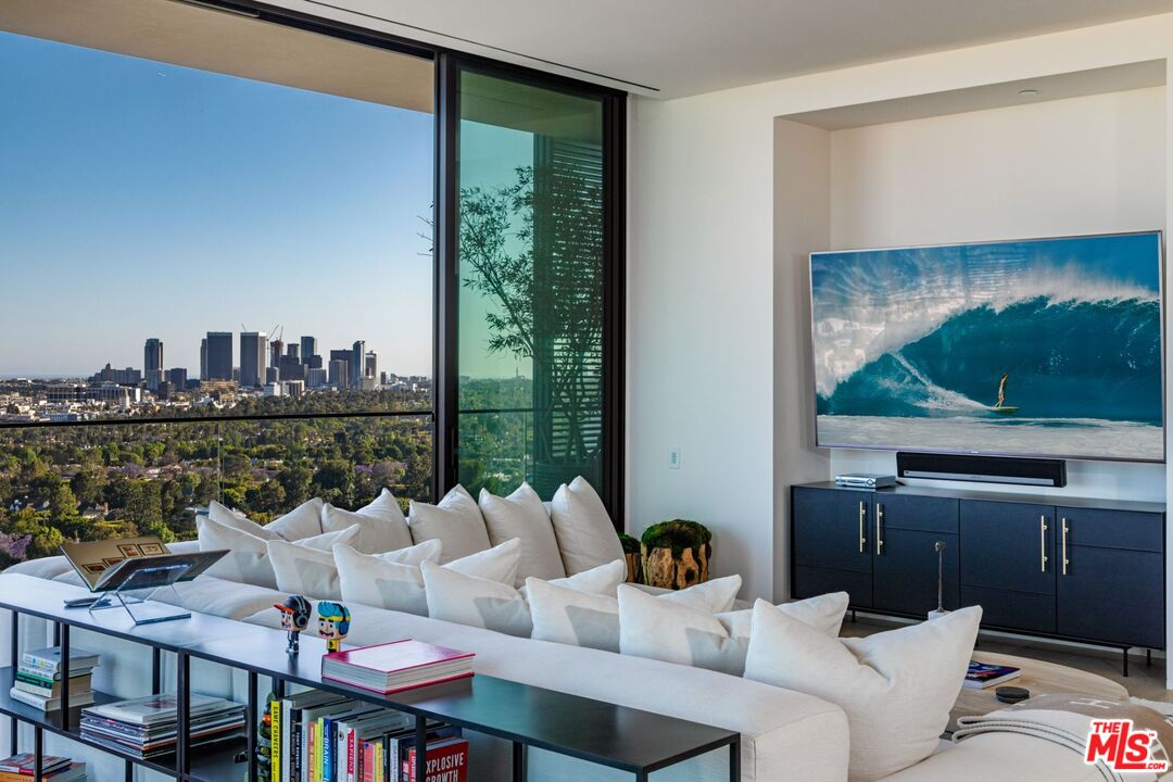 9040 W Sunset BLVD Unit: PHB