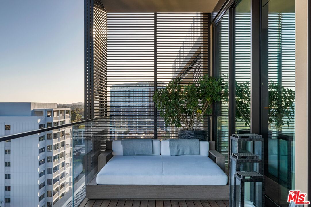 9040 W Sunset BLVD Unit: PHB