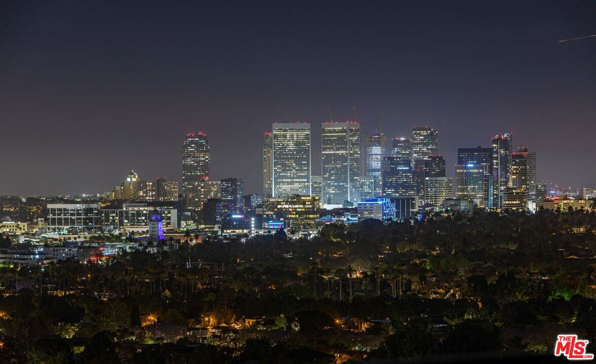9040 W Sunset BLVD Unit: PHB