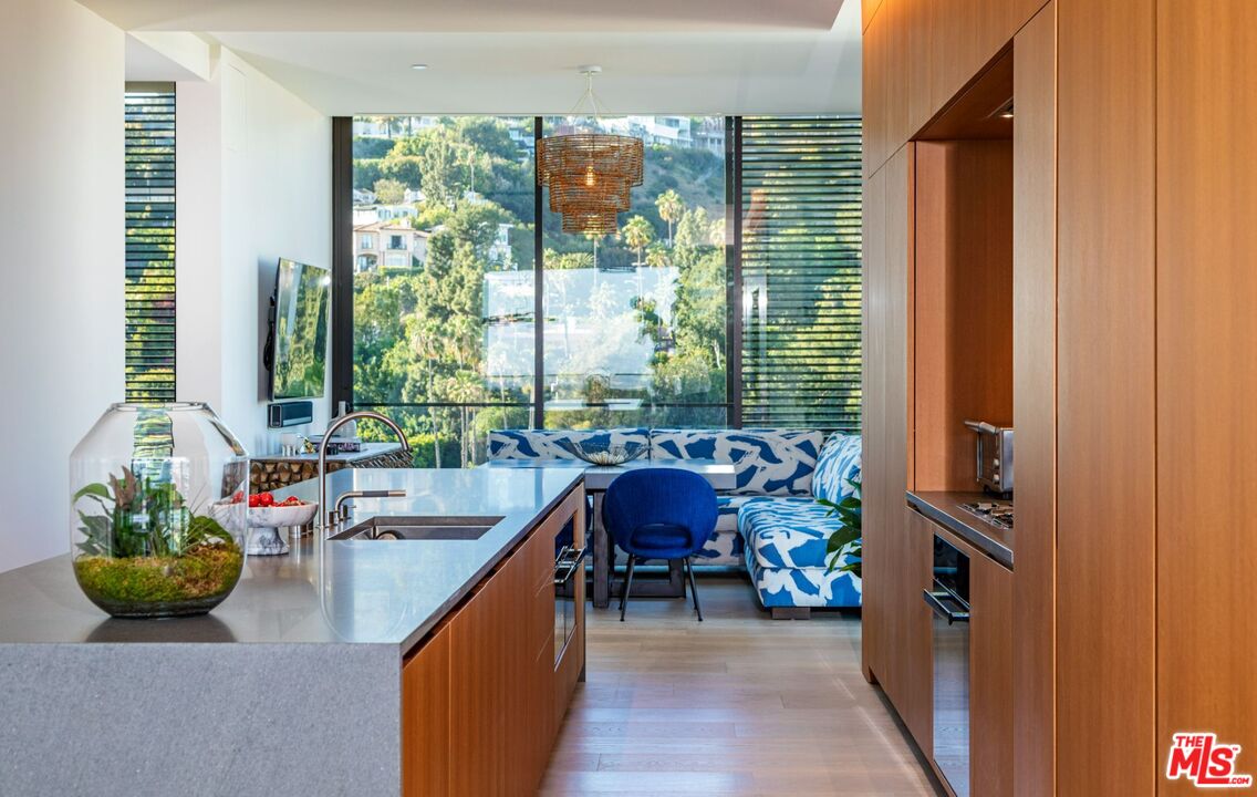 9040 W Sunset BLVD Unit: PHB