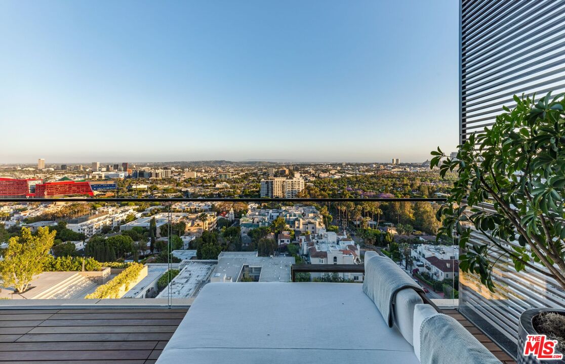 9040 W Sunset BLVD Unit: PHB