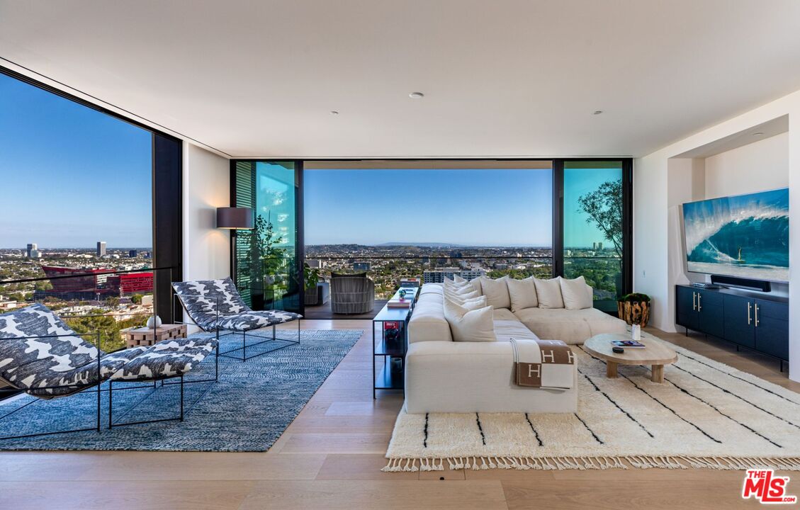 9040 W Sunset BLVD Unit: PHB