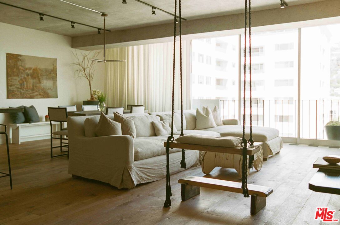 818 N Doheny Dr Unit: 1103