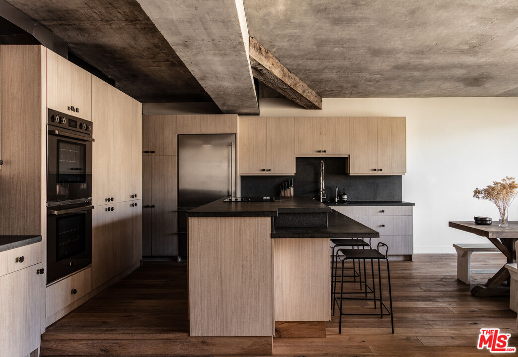 818 N Doheny Dr Unit: 1103