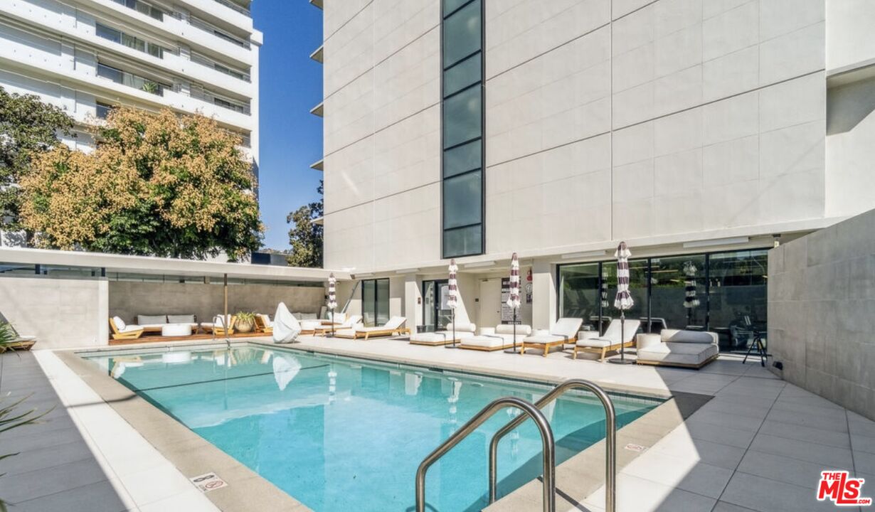 818 N Doheny Dr Unit: 1103