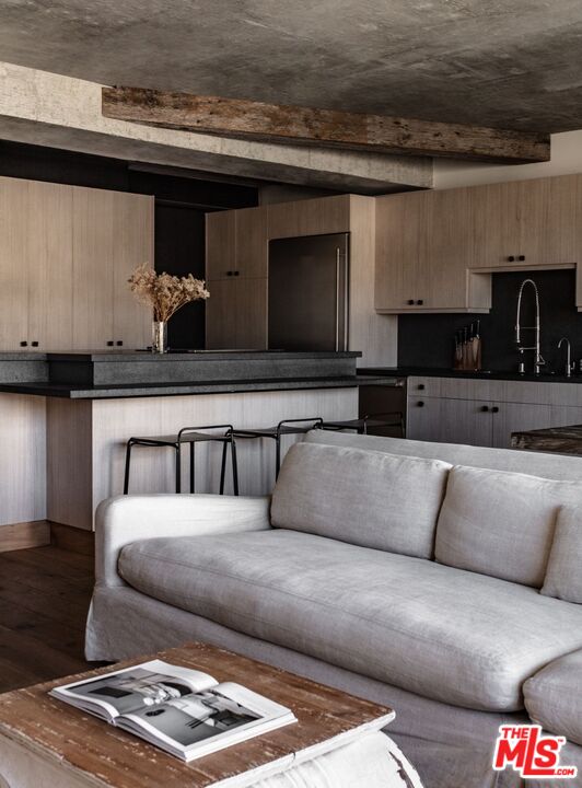 818 N Doheny Dr Unit: 1103