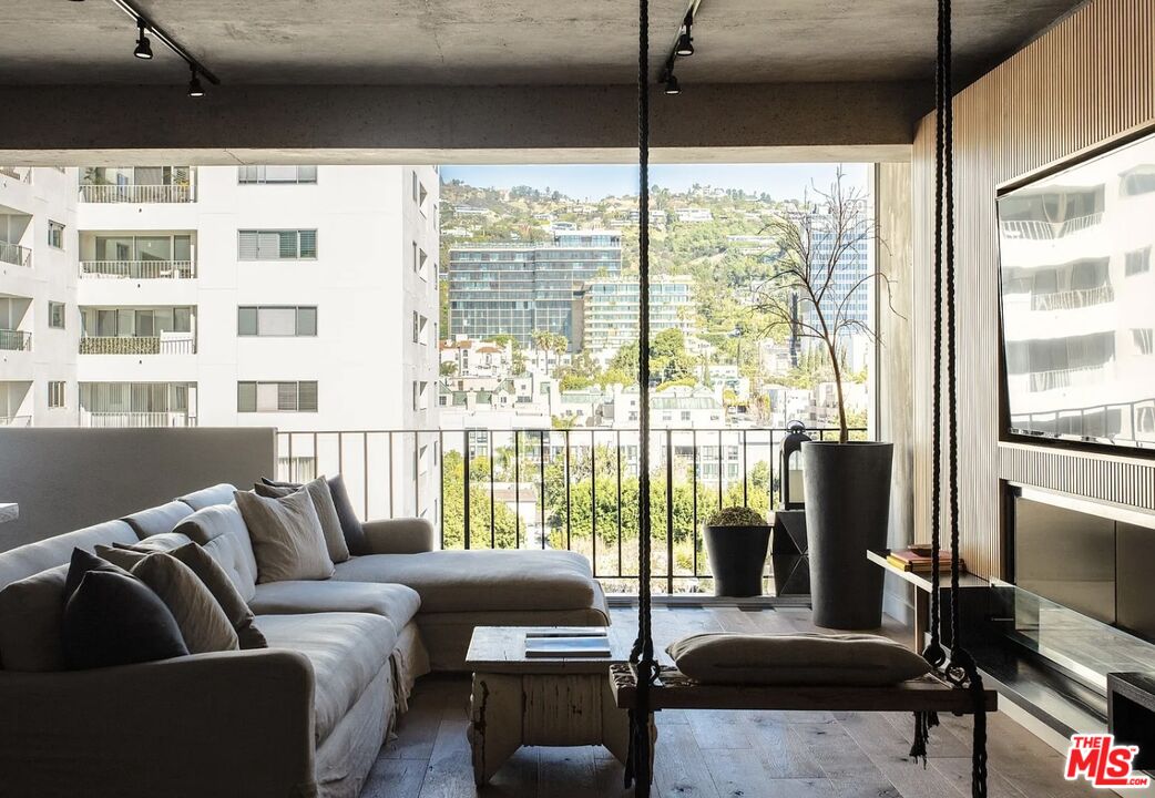 818 N Doheny Dr Unit: 1103