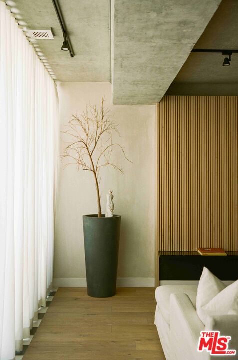 818 N Doheny Dr Unit: 1103