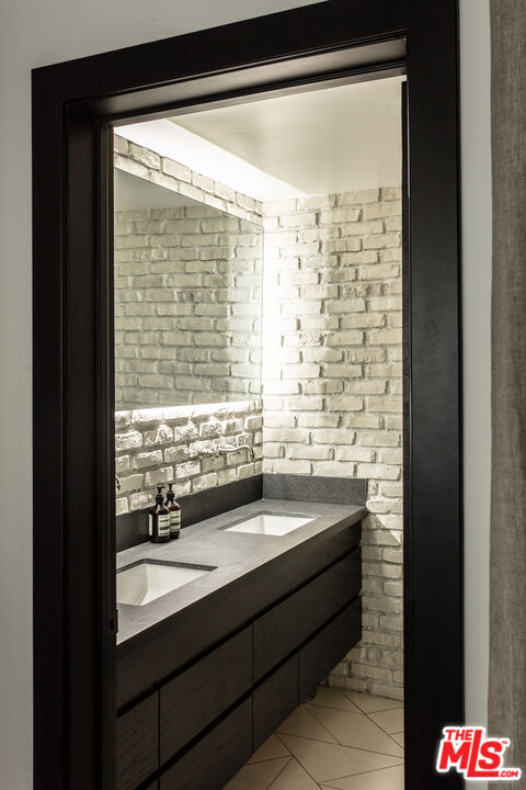 818 N Doheny Dr Unit: 1103