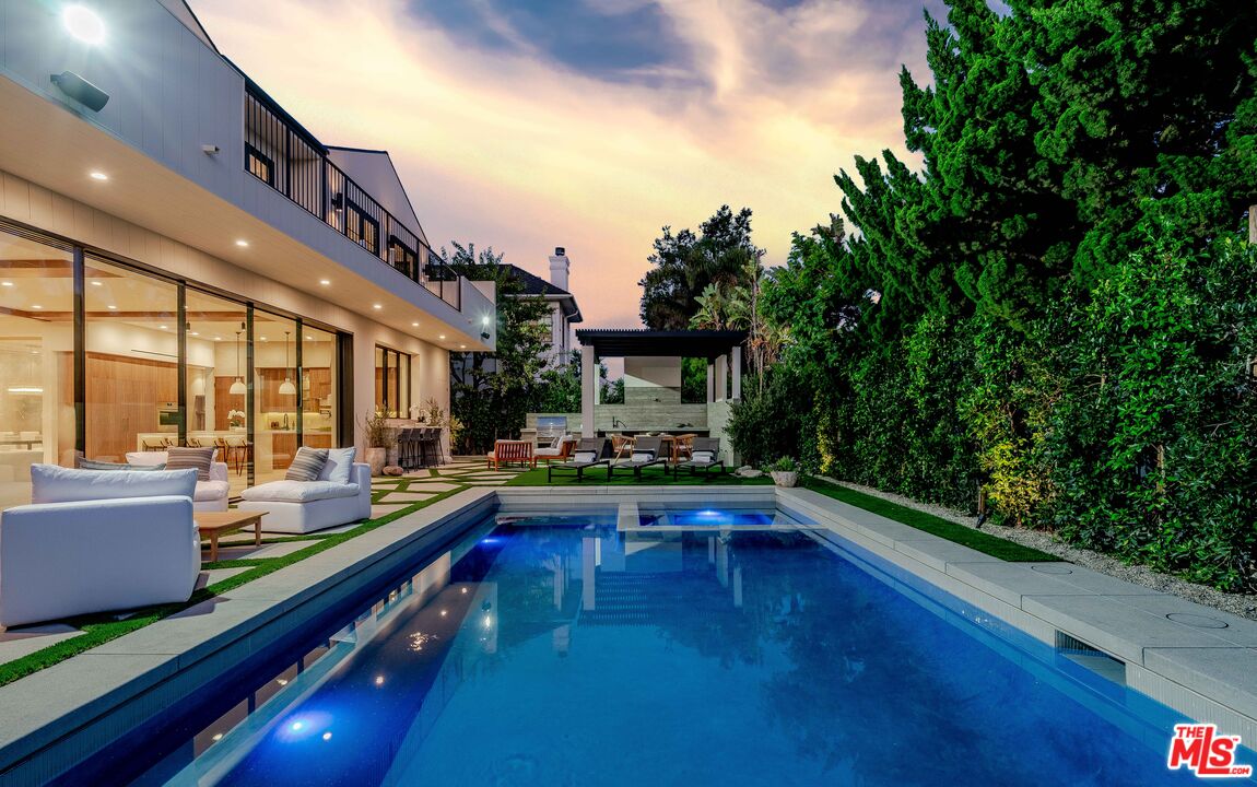 839 Toyopa Dr