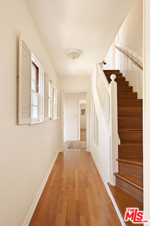 1540 Sunset Plaza Dr