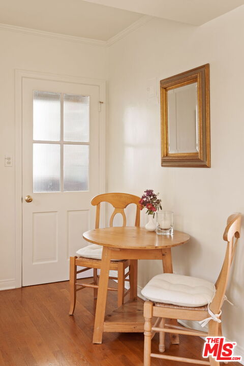 1540 Sunset Plaza Dr