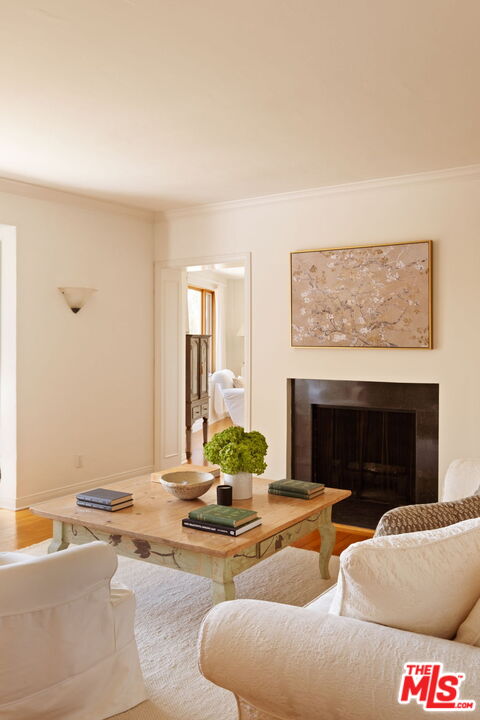 1540 Sunset Plaza Dr