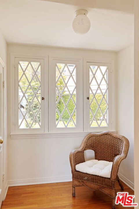 1540 Sunset Plaza Dr