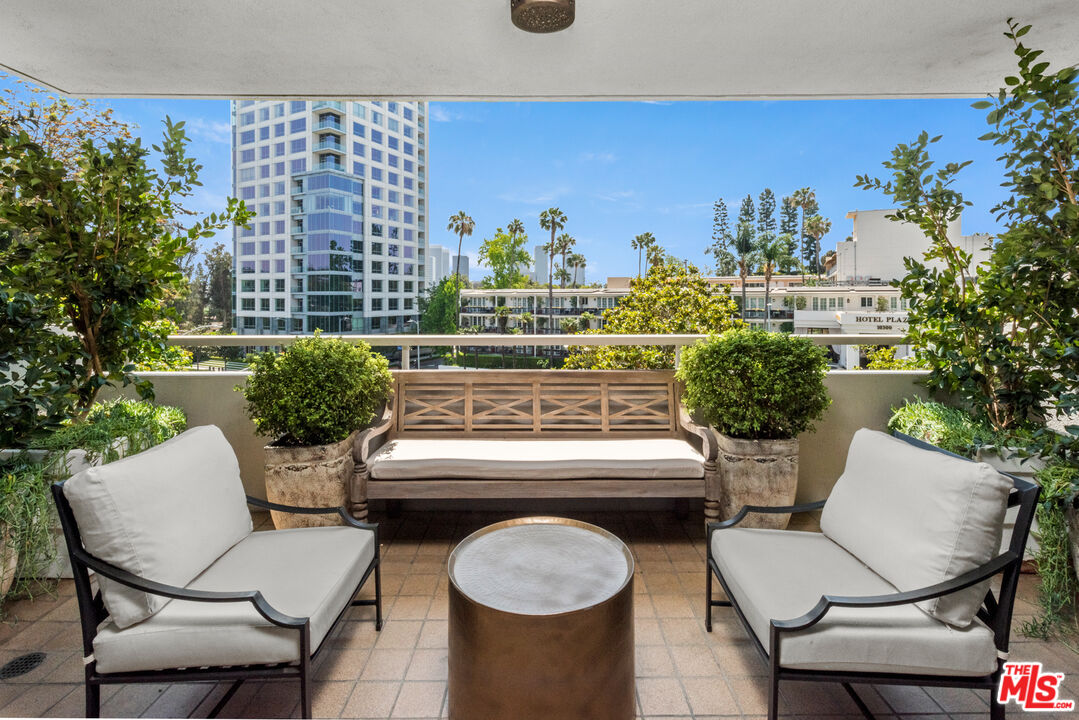 875 Comstock Ave Unit: 2C